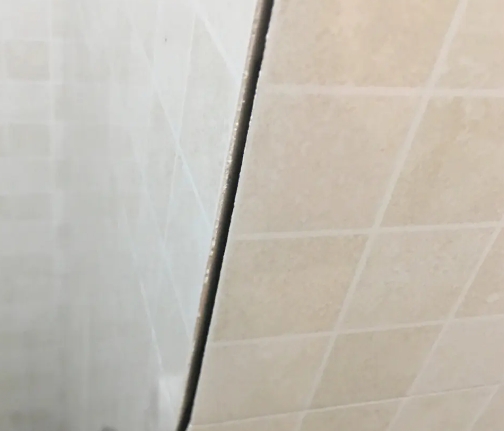 乐昌瓷砖空鼓维修公司分享阳台瓷砖脱落的修复过程可以分为以下几个步骤