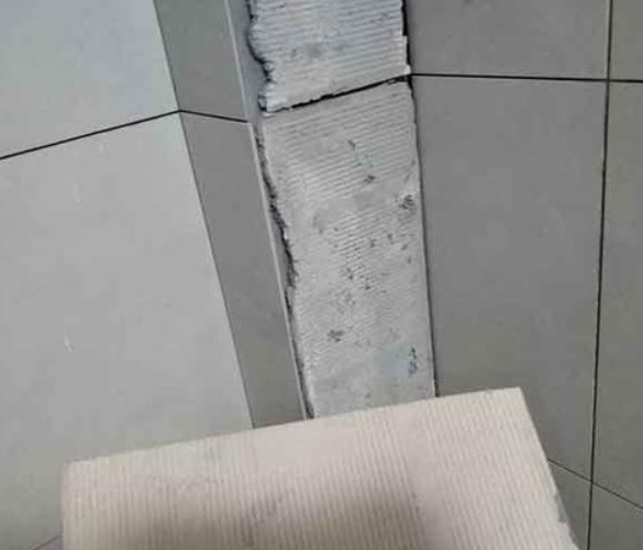 乐昌瓷砖空鼓维修公司分享下厨房瓷砖脱落的补救措施。